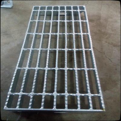 China Flexible Metal Industrial Stair Tread Single Treads For Construction Scaffolding Steel Stairs for sale