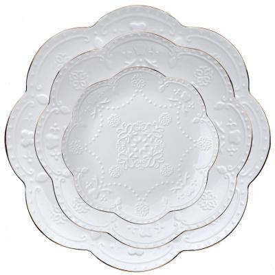 China Viable Phnom Penh Matte White Steak Dessert Plate Salad Bowl Cup Dinnerware Party Ceramic Electroplating Set for sale