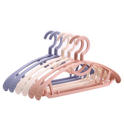 China 2023 plastic hangers wholesale hot sale fashion mpultipurpose hanger cheap viable laundry hangers for sale