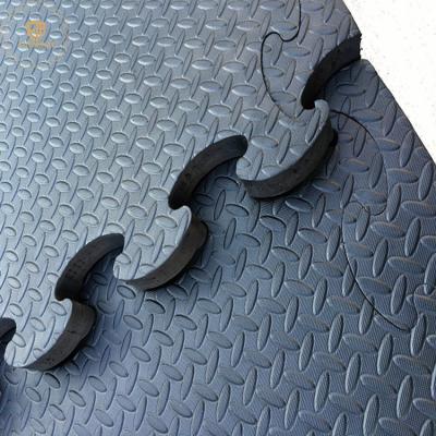 China Non-Toxic EVA Foam Horse Stall Mat Diamond / Teardrop / Bubble Texture for sale