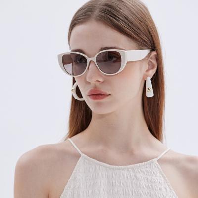 China Fashion Sunglasses 2024 Designer Brand Round Cat Eye Frame TAC Lenses Trim Temples for Outdoor Travelling UV400 Elegant Women White Sunglasses for sale