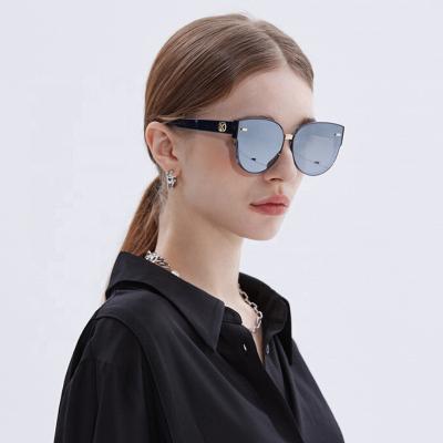 China Fashion Sunglasses 2023 New Fashion Uv400 Oversized Square Frame Sea Outdoor Shade Gradient Lenses Travel Beach with Free Packing Women Sunglasses for sale