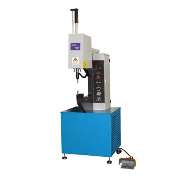 China Auto Feeding Rivet Best Quality Pneumatic Riveting 824 Hydraulic Rivet Fastener Tool Pneumatic Nut Gun Blind Riveting Machine for sale