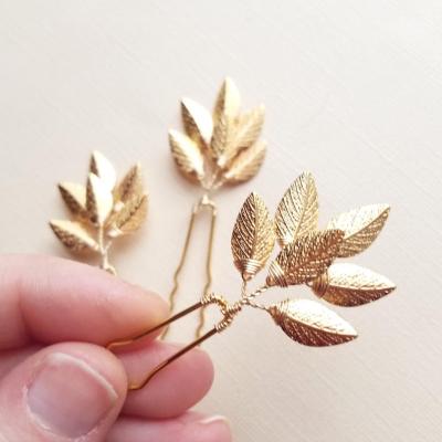 China Wedding Bridal Hair Jewelry Headband 2021 Newly Designed Leaves Shaped Gold Rhinestone Crystal Wedding Bridal Hair Pins for sale