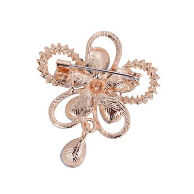 China Wedding high-end flower design clothing brooch pins wholesale ladies decoration charming brooch accessories for sale