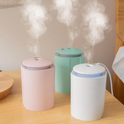 China Comfortable Feeling Mini USB Mist Humidifier 300ml Portable Cool Humidifier with Adjustable 7 Colors LED Night Light for sale