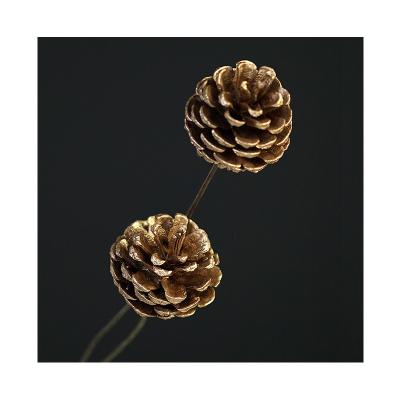 China Christmas Wedding Family Decorations Spruce pine cones Christmas tree decoration pine cones natural dried flowers dried fruit pine cones wholesale for sale