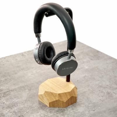 China Store Display Rack Walnut Pine Wood Headphone Stand Desktop Phone Store Display for sale