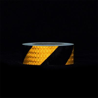 China OEM Yellow Black Vinyl Reflective Warning Tape Stripe For Tempory Work Zone for sale