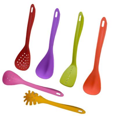 China Dropshipping Viable Silicone Cooking Tool Kit Wooden Handle Cutlery With Storage Box Non-Stick Spatula for sale