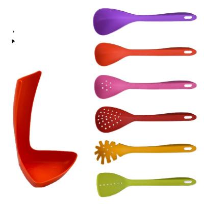 China Dropshipping Viable Silicone Kitchenware Skimmer Tool Pasta Server Cookware Soup Spoon Kitchen Tools for sale