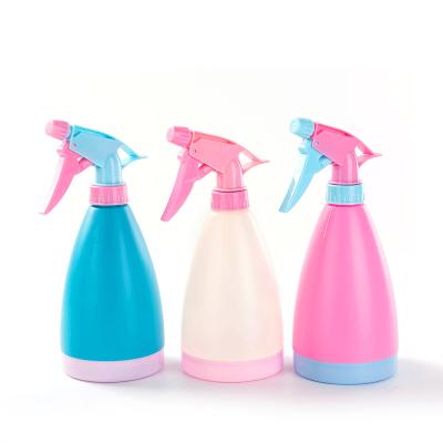 China Cheaper Hand Pump 0.6L Hand Pressure Water Spray Gun Portable Plastic Garden Spray Bottle for sale