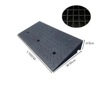 China Road Safety 100*50*9cm Good Quality Plastic Material Driveway Ramps Car Rubber Restriction Ramp for sale