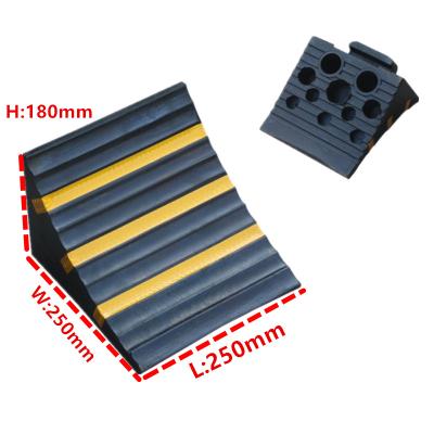 China Outdoor Portable 25*25*18cm Triangle Wood Protective Slope Device Rubber Anti-skid Wheel Stopper Placing Traffic Equipments for sale