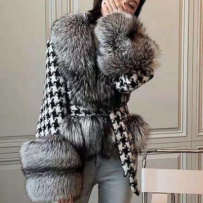 China Breathable Big Sliver Fox Fur Collar And Cuff Women Fur Coat Fashion Fur Coat Warm Woolen Cloth Coat for sale