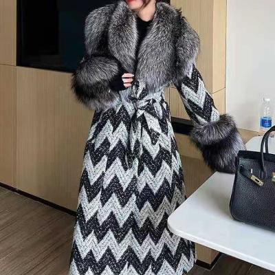 China Breathable Big Sliver Fox Fur Collar And Cuff Women Fur Coat Fashion Fur Coat Warm Woolen Cloth Coat for sale