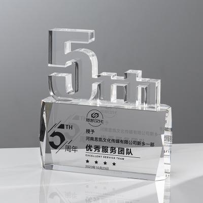 China De 5e verjaardag Acryl Award Plaques met basis Custom Gravure Te koop