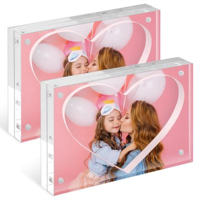 China 5 X 7 Clear Heart Shape Acrylic Magnetic Photo Frame Lucite Double Side Picture Frame for sale