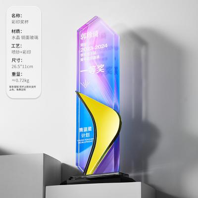 China Aangepaste vorm Kleurrijke Acryl Award Trophy PMMA plaque met UV-drukwerk en gravure Voor zakelijke erkenning of jubileumviering Te koop