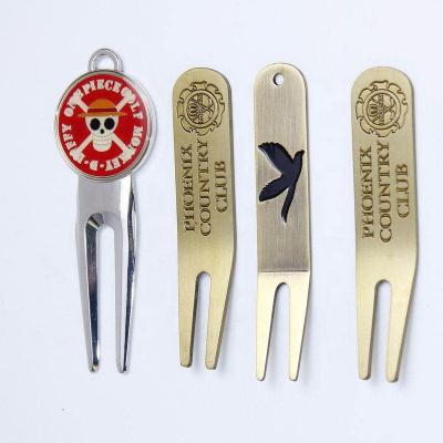 China Bulk Factory Metal Golf Digging Tools Golf Accessory, Soft Enamel Golf Ball Marker With Customized Logo, Exquisite Golf Ball Fork for sale