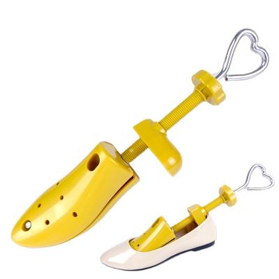 China Plastic Shoe Support Shoe Support Shoe Expander Stereotyped Device The Male And Female Left And Right Feet for sale