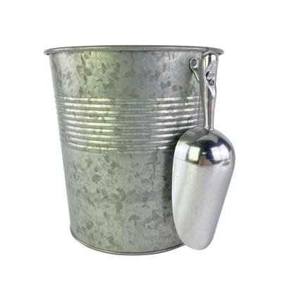 China Viable Custom Design Vintage Industrial Country Rusti Farm Galvanized Metal Beverage Tin Tub /Ice Beer Bucket With Lid And Scoop for sale