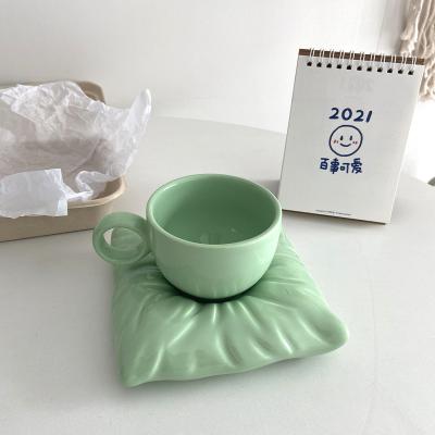 China Viable Creative Mug Gift Box Ice Cream Coffee Package Pillow Macaron Tea Cup Packaging Set for sale