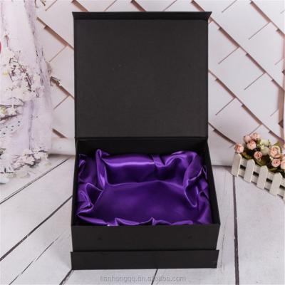 China Recycled Materials Wholesale Luxury Beautiful Satin Lined Gift Boxes for sale