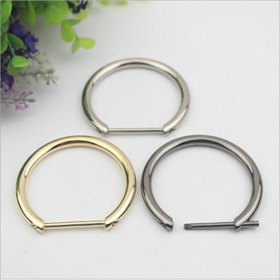 China 2018 Shiny gold big metal adjustable strap d buckle 30 mm for handbag for sale