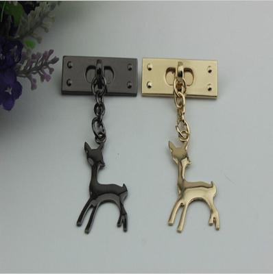 China Customized design zinc alloy metal light gold super lovely giraffe hanging decorative charms for sale