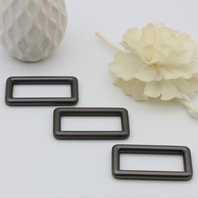 China High End Handbag Hardware Gunmetal Color 38 MM Zinc Alloy Square Ring Buckle for sale