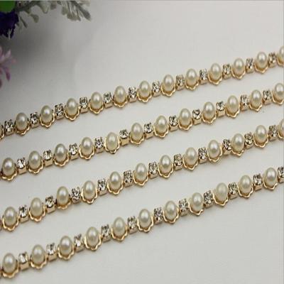 China Perfect customized high quality 10 mm width light gold white pearl decorative metal chain for bag strap for sale