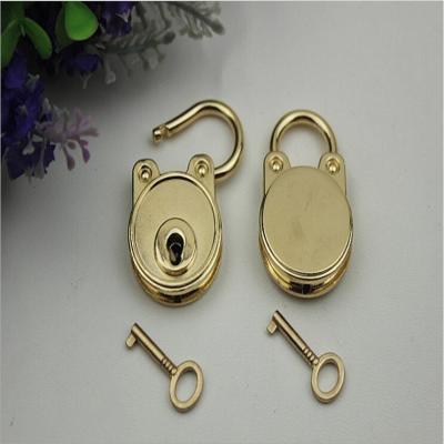 China New style design bag metal accessories light gold oval shape hanging decorative padlock for sale