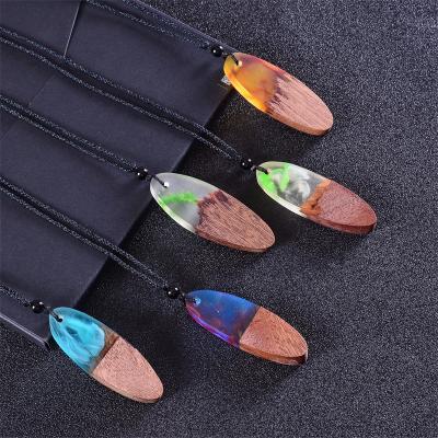 China Wholesale TRENDY Epoxy Clear Resin Wooden Fashion Sweater Chain Necklaces Wooden Pendant Necklace Jewelry For Girl Women for sale