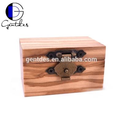 China Custom Logo Engagement Olive Wood Wedding Ring Box Gentdes Wood Jewelry for sale