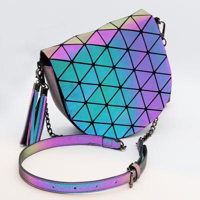 China Unique Holographic Thoughtful Women's and Ladies' Handbags Unique Holographic Thoughtful Handbags Fashion Saddle Lattice Saddle Bag Messenger Purses for sale