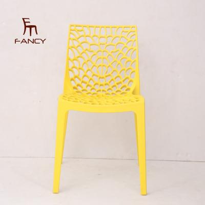 China Sillas Plasticas Convertible Cafe Chair Cheap Price Modern Leisure Dining Furniture Dining Chair Stackable Plastic Chair for sale