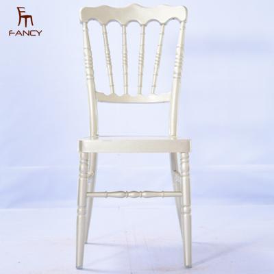 China Modern hot sale gold white metal wedding chiavari chair with cushion for chivari event for sale