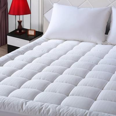 China Amazon Sales 100% Eco-friendly Shell Fabric Mattress Topper 100% Bamboo Filling Hot Bamboo Mattress Pad for sale