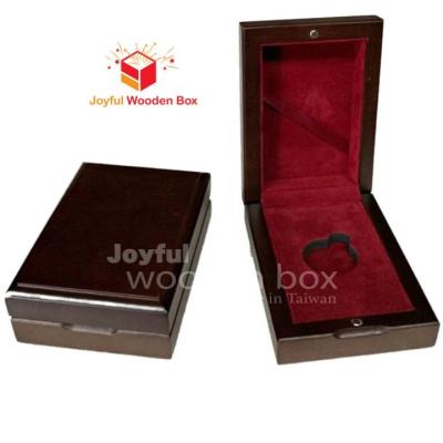 China Custom Made Handmade Simple Wooden Coin Display Gift Packaging Box for sale