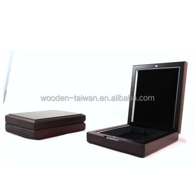 China Handmade Lightweight Wooden Coin Display Box for sale