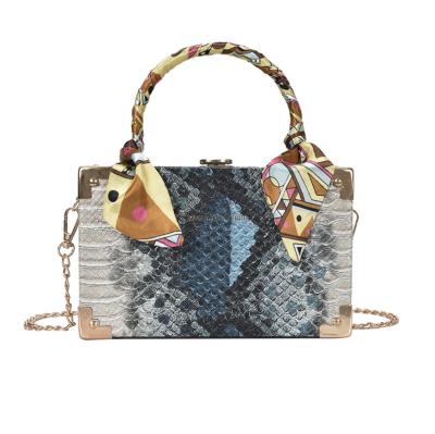 China 2021 fashion personality wholesale design cross mini body bag chain square box snakeskin handbags for sale