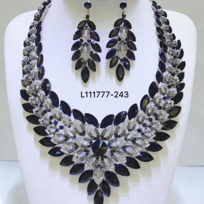 China Newest Big CLASSIC African Diamond Necklace Jewelry Sets For Women Wedding Party Indian Heavy Jewelry for sale