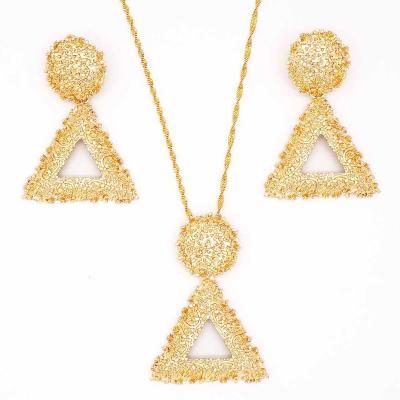 China CLASSIC high quality 18K gold plated loser fashion and luxury gold earring bride jewelry simple design for party girls for sale