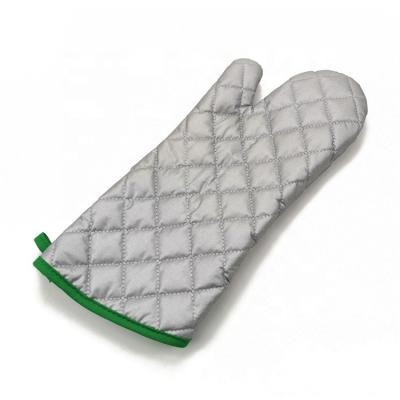 China Cotton Quilted Heat Resistant Easily Cleaned Scratching Oven Mitts Kitchen Glove for sale