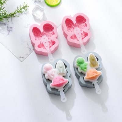 China Sustainable Summer Astronaut Shape Silicone Ice Stick Molds Food Grade Reusable Ice Popsicles Molds Cube Ice Tray for sale