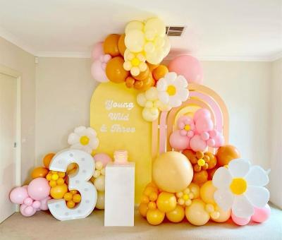 China Birthday Wedding Party Decoration Latex Daisy Flower Foil Balloon Arch Kit Orange Yellow Pink Garland for Baby Shower Girl Birthday Party Wedding Glamping Deco for sale