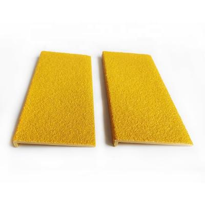 China Anti-Slip FRP Strips in Customized Colors for Outdoor Plastic Angle Applications for sale