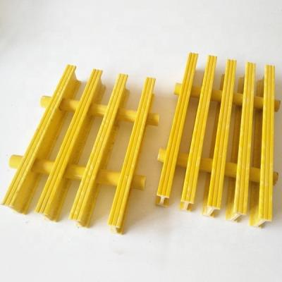 China Outdoor Pultruded Walkway Fiberglass FRP Grating with High Strength and Durability for sale