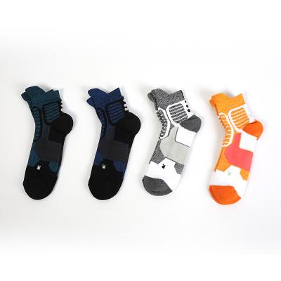 China Athletic Sports Wear Custom Logo Sport Sock Gym Design Clean Socks for sale